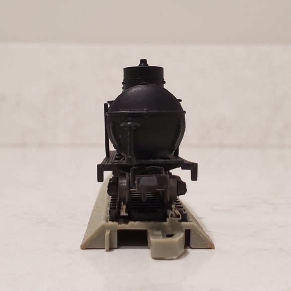 Model Power N Scale 3418 Three (3) Dome Tank Car Hercules Powder 575 - Picture 5 of 8